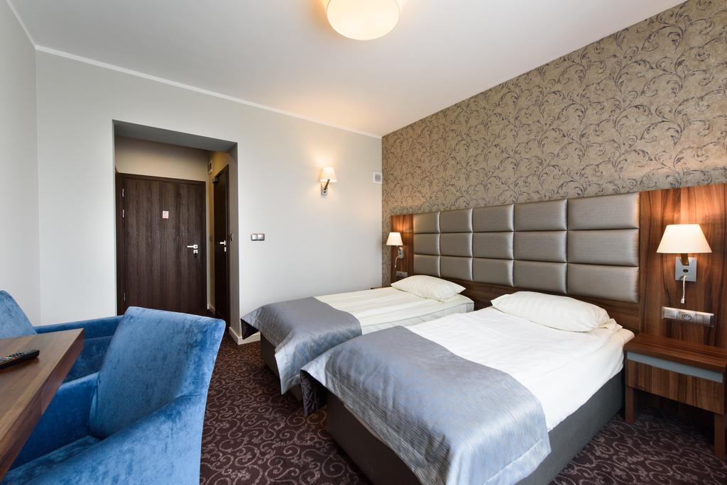 Hotel Nowy Dwor Trzebnica Exterior foto