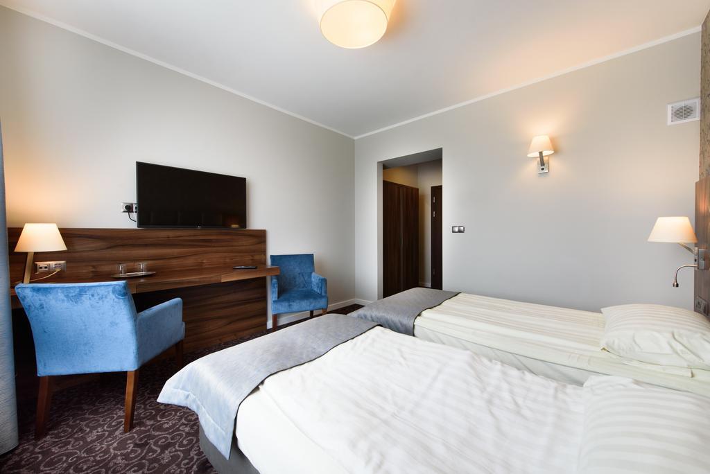 Hotel Nowy Dwor Trzebnica Exterior foto